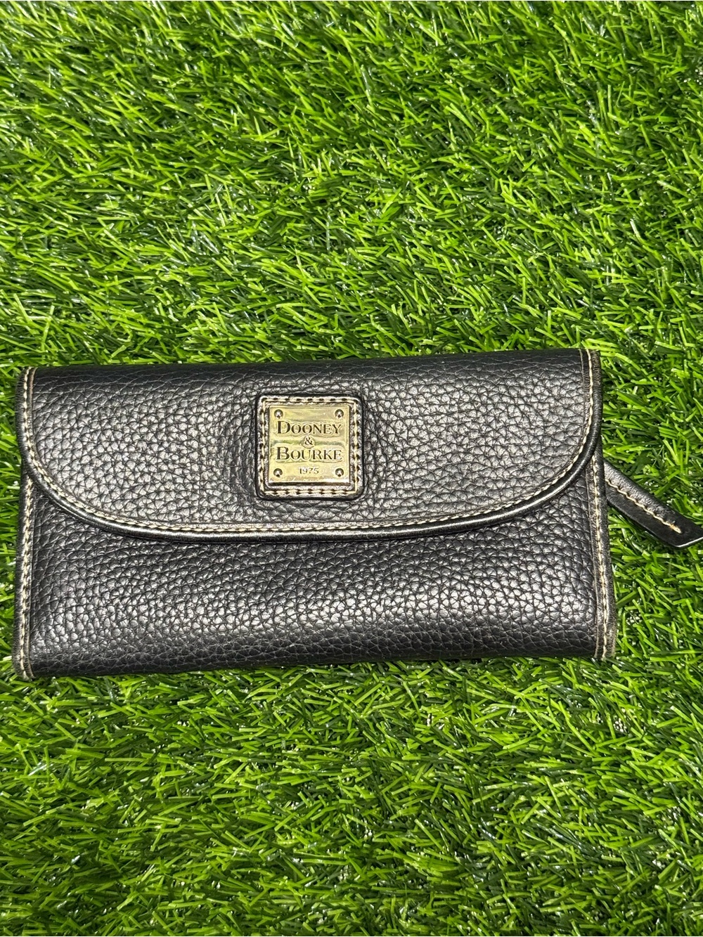Dooney & BoDooney & Bourke Pebble Grain Continental Clutch Wallet Black